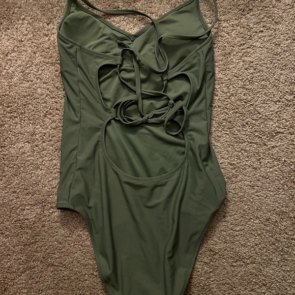 One piece swim suit - Picture 2 of 3